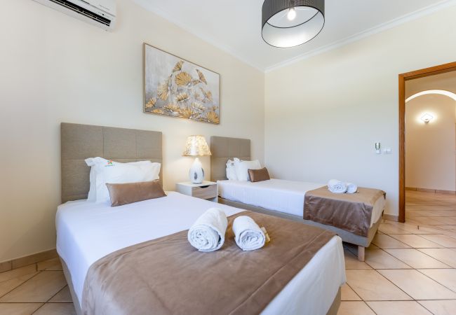 Villa em Boliqueime - Quinta das Laranjeiras | 4 Quartos | Casa no Campo | Boliqueime Villa em Boliqueime - Quinta das Laranjeiras | 4 Quartos | Casa no Campo | Boliqueime