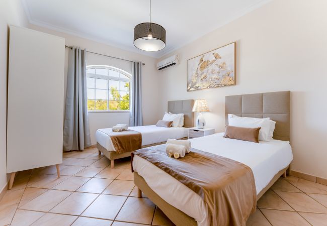 Villa em Boliqueime - Quinta das Laranjeiras | 4 Quartos | Casa no Campo | Boliqueime Villa em Boliqueime - Quinta das Laranjeiras | 4 Quartos | Casa no Campo | Boliqueime