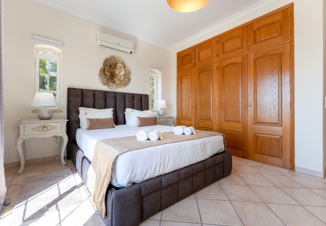 Villa em Boliqueime - Quinta das Laranjeiras | 4 Quartos | Casa no Campo | Boliqueime Villa em Boliqueime - Quinta das Laranjeiras | 4 Quartos | Casa no Campo | Boliqueime