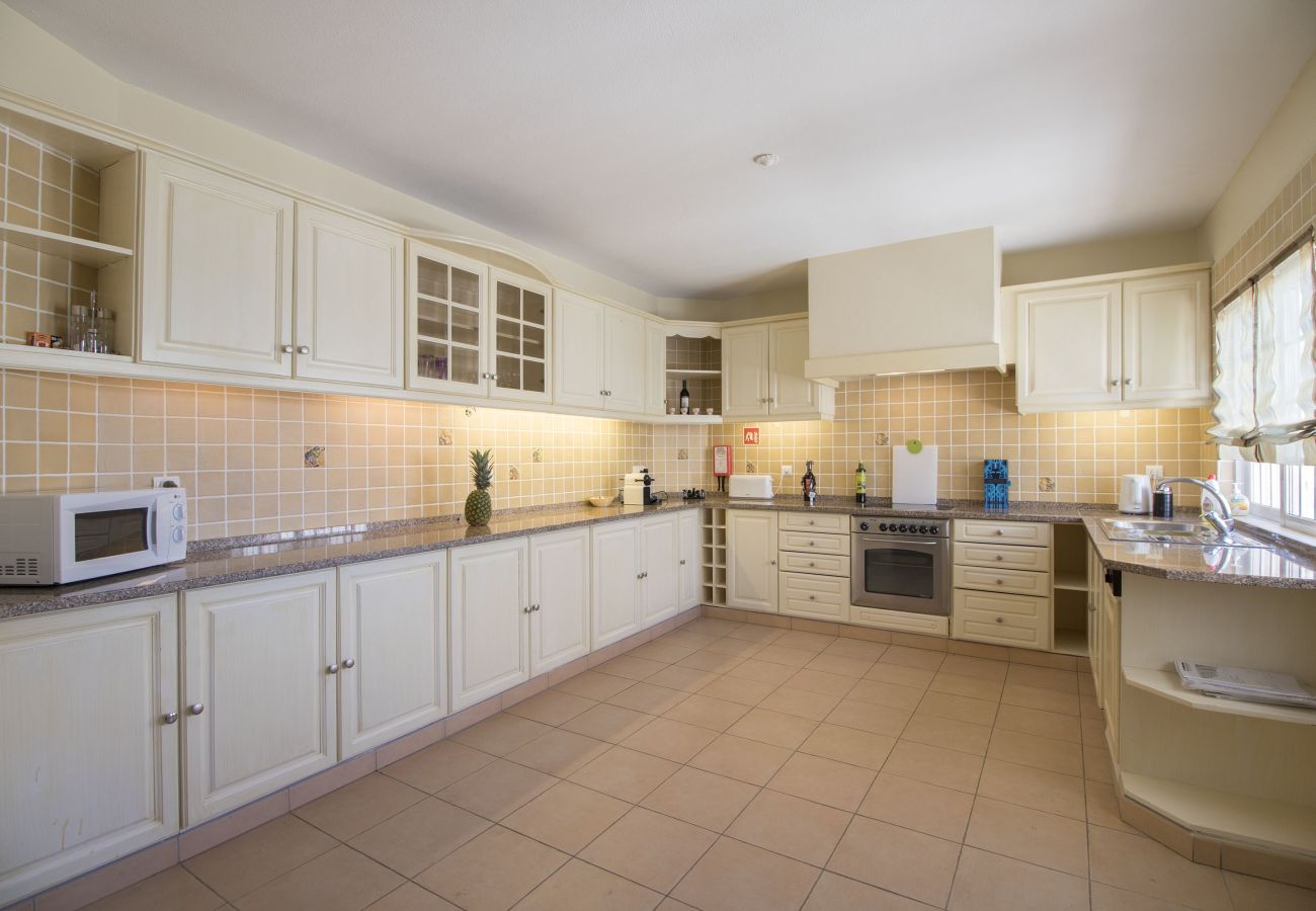 Villa em Almancil - Villa Caravela | 4 Quartos | Bonito Jardim | Almancil