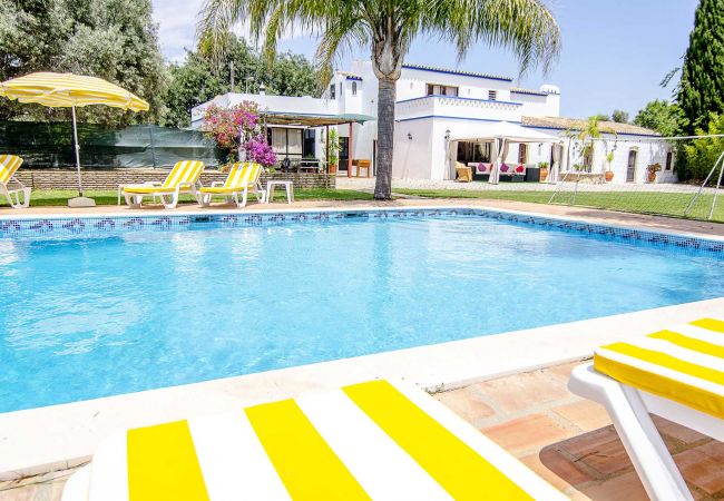 Villa em Loulé - Casa da Avó | 6 Quartos | Casa de Campo | Almancil Villa em Loulé - Casa da Avó | 6 Quartos | Casa de Campo | Almancil