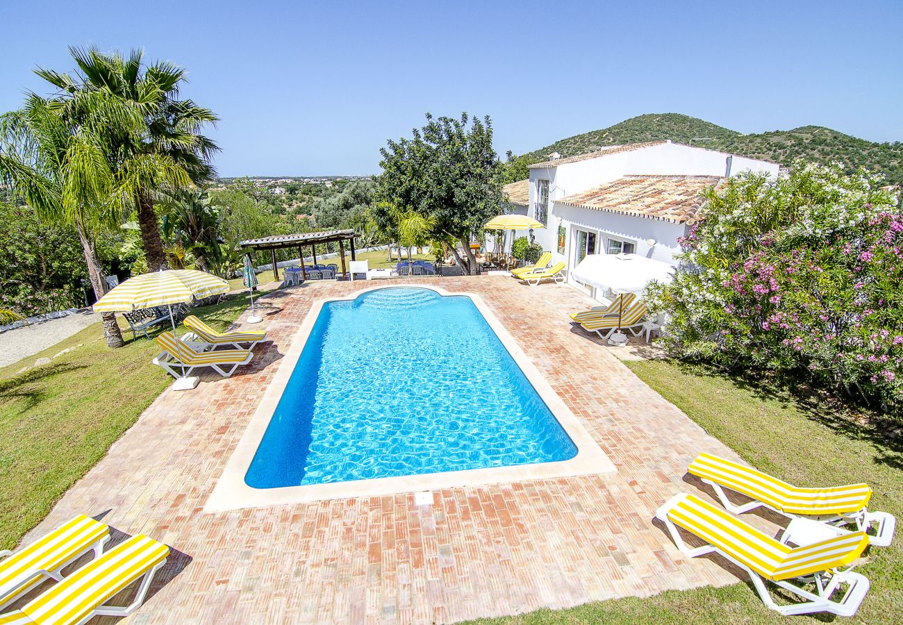 Villa em Almancil - Quinta da Ilda | 6 Quartos | Casa Típica | Almancil 