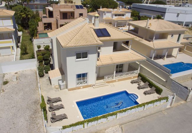 Villa em Galé - Villa Maresia | 4 Quartos | A Pé da Praia | Galé Villa em Galé - Villa Maresia | 4 Quartos | A Pé da Praia | Galé