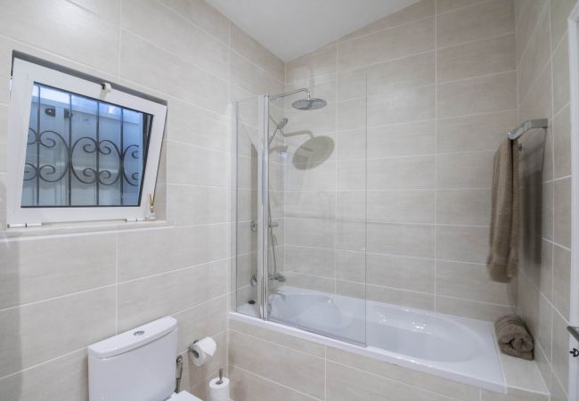 Villa em Faro - Villa Caribe | 5 Quartos | Vistas Panorâmicas | São Brás Villa em Faro - Villa Caribe | 5 Quartos | Vistas Panorâmicas | São Brás