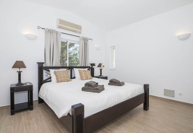 Villa em Faro - Villa Caribe | 5 Quartos | Vistas Panorâmicas | São Brás Villa em Faro - Villa Caribe | 5 Quartos | Vistas Panorâmicas | São Brás