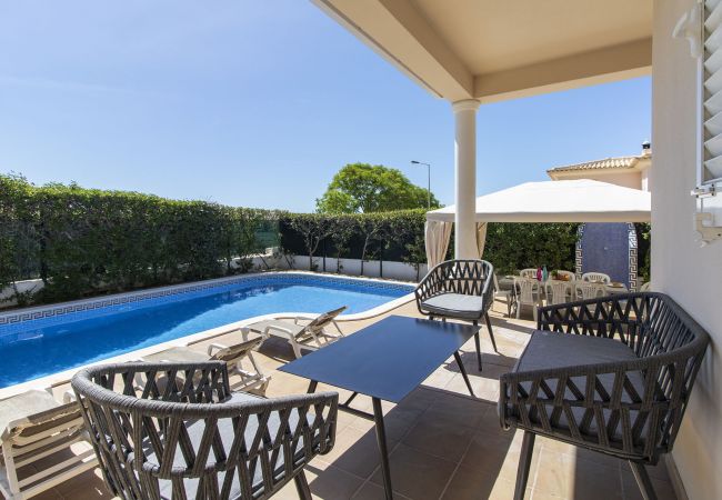 Villa em Albufeira - Villa Tulipa | 4 Quartos | Piscina Privada | Albufeira Villa em Albufeira - Villa Tulipa | 4 Quartos | Piscina Privada | Albufeira
