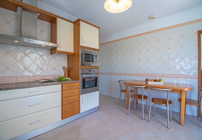 Villa em Galé - Villa Azul | 4 Quartos | Ao pé da praia | Galé Villa em Galé - Villa Azul | 4 Quartos | Ao pé da praia | Galé