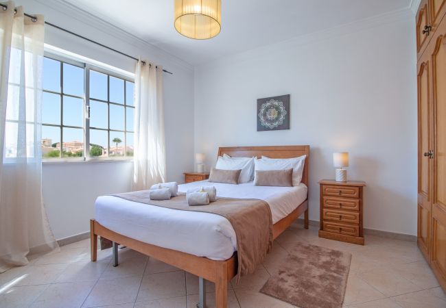 Villa em Galé - Villa Azul | 4 Quartos | Ao pé da praia | Galé Villa em Galé - Villa Azul | 4 Quartos | Ao pé da praia | Galé