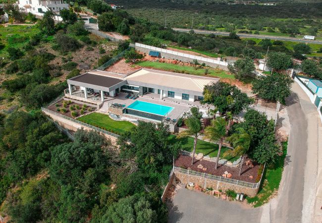 Villa em Almancil - Villa Monroy | 4 Quartos | Moderna | Caliços