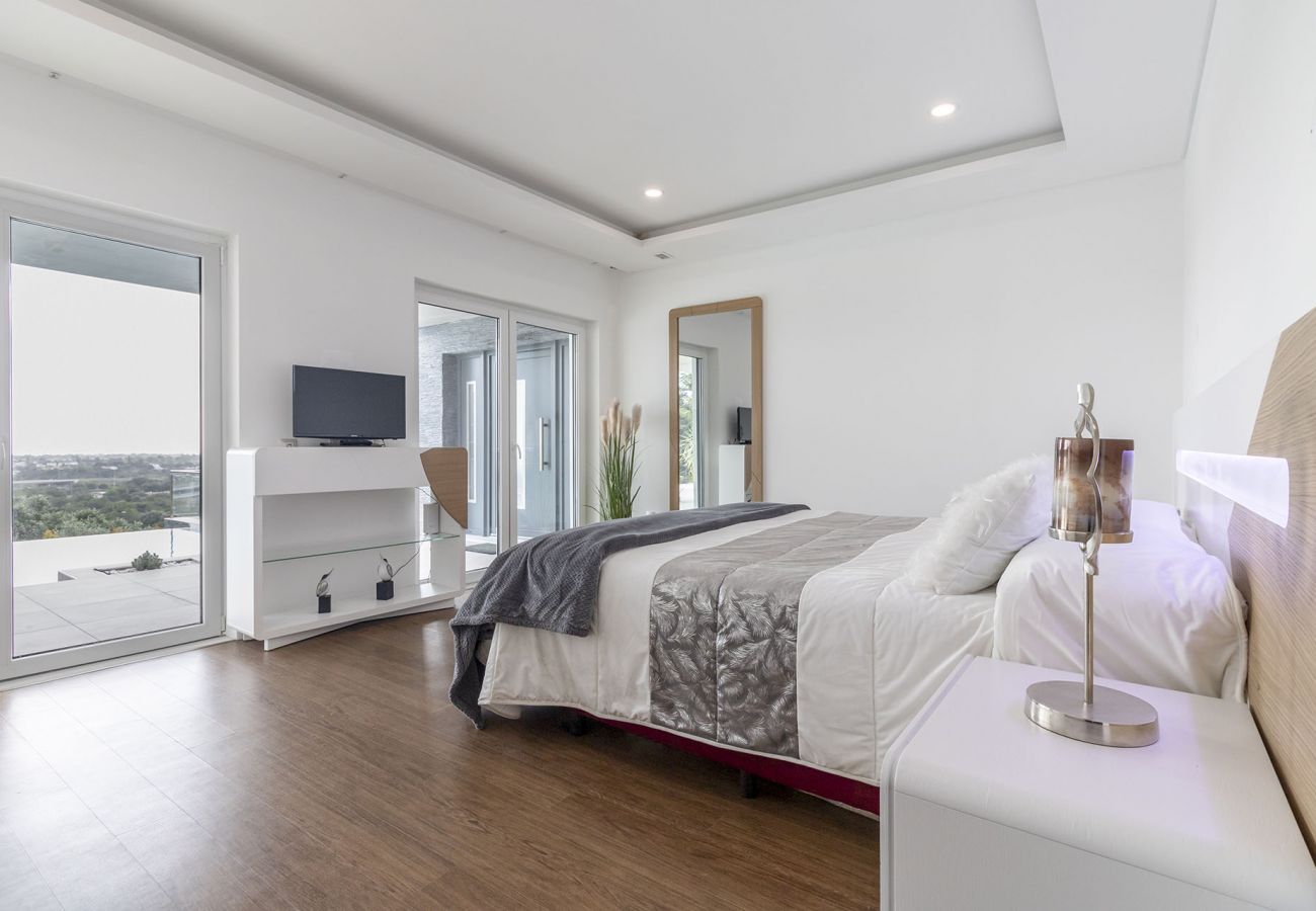 Villa em Almancil - Villa Monroy | 4 Quartos | Moderna | Caliços
