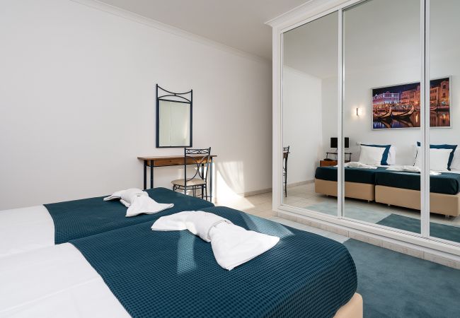 Apartamento em Lagos - Meia Praia Beach: GOLF| Perfect for Families | Entire Apt Apartamento em Lagos - Meia Praia Beach: GOLF| Perfect for Families | Entire Apt