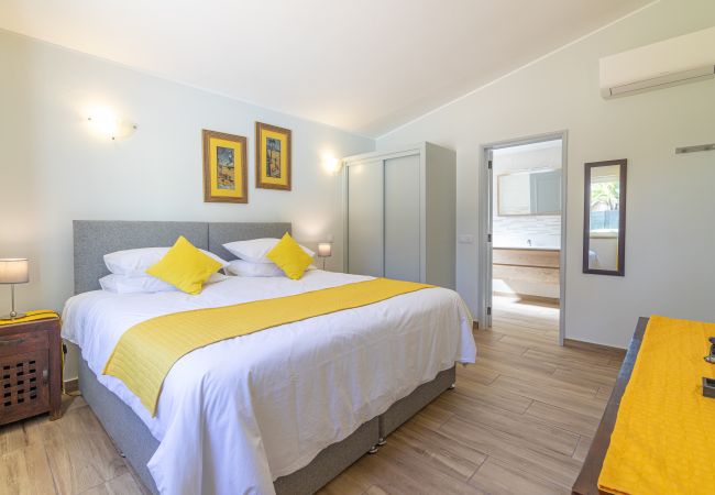 Villa em Lagos - Villa Dean: Private Pool | For Families | AC & WI-FI | Near Golf Course Villa em Lagos - Villa Dean: Private Pool | For Families | AC & WI-FI | Near Golf Course