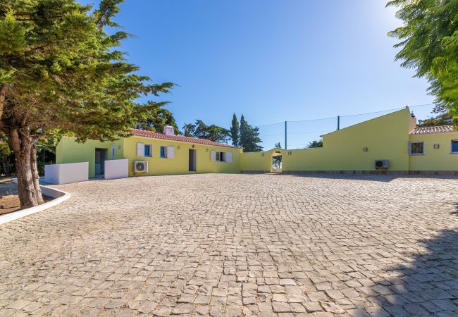 Villa em Lagos - Villa Dean: Private Pool | For Families | AC & WI-FI | Near Golf Course Villa em Lagos - Villa Dean: Private Pool | For Families | AC & WI-FI | Near Golf Course