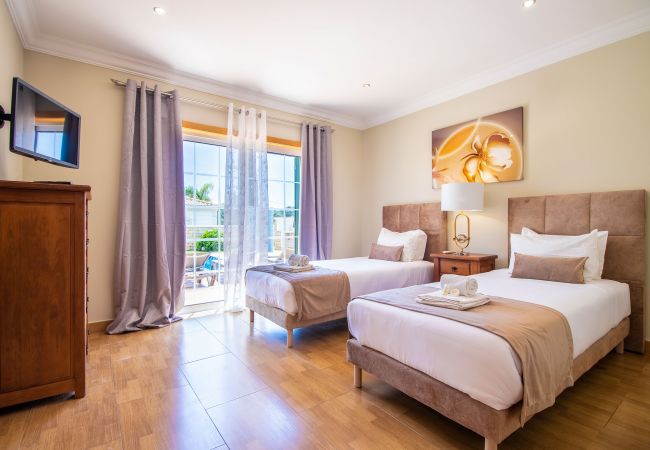 Villa em Albufeira - Villa Iris | 5 Quartos | Premium | Galé Villa em Albufeira - Villa Iris | 5 Quartos | Premium | Galé