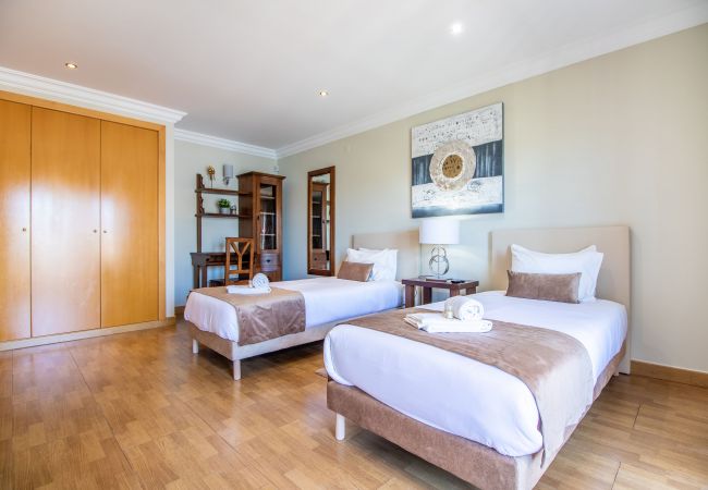 Villa em Albufeira - Villa Iris | 5 Quartos | Premium | Galé Villa em Albufeira - Villa Iris | 5 Quartos | Premium | Galé