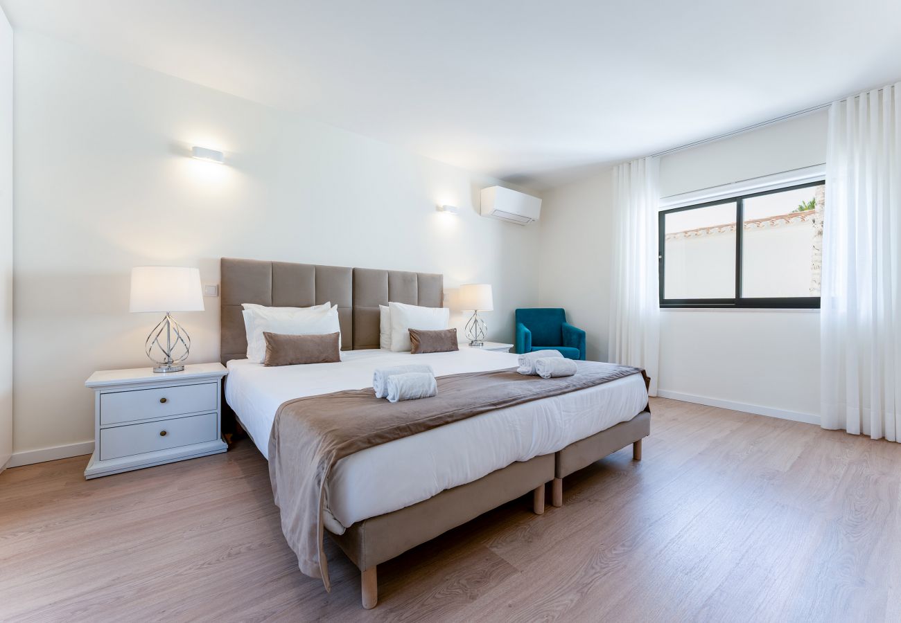 Villa em Vilamoura - Villa Natura | 6 Quartos | Villa Espetacular com Jardim Espaçoso | Vilamoura