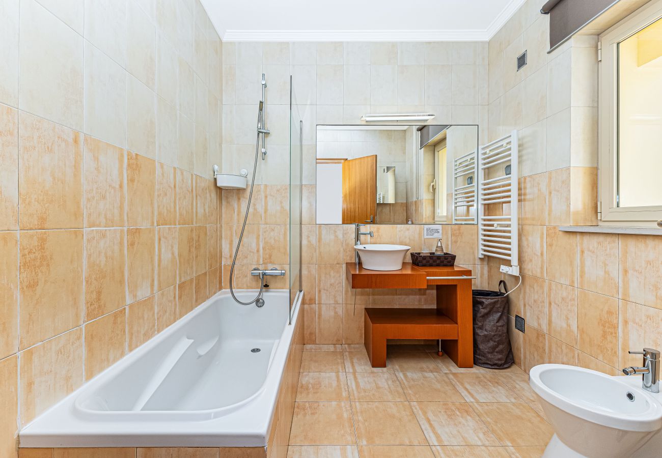Apartamento em Lagos - Varandas House:  Location | Pool | Families and Friends