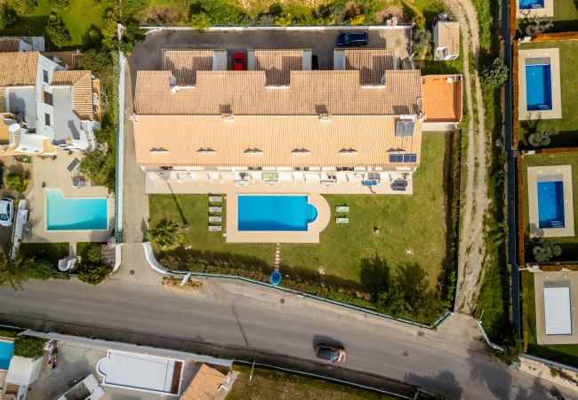 Casa geminada em Albufeira - Casa Sal | 4 Quartos | Central | Olhos de Água