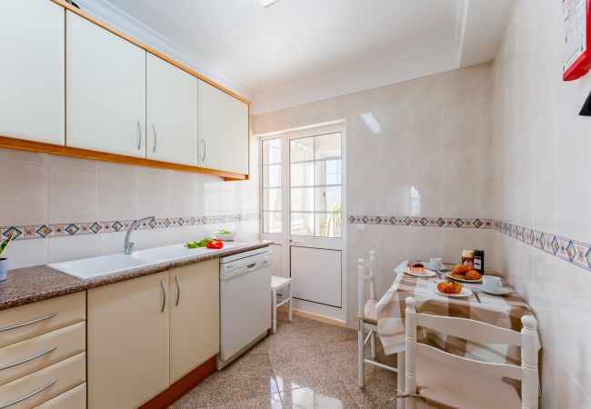 Casa geminada em Albufeira - Casa Sal | 4 Quartos | Central | Olhos de Água