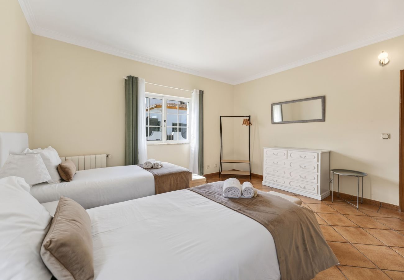 Villa em Albufeira - Villa Girassol | 5 Quartos | Central | Albufeira