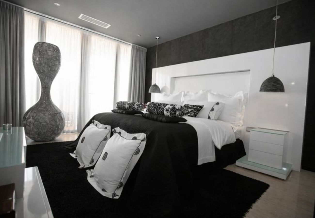 Apartamento em Albufeira - Penthouse Grand Noir | Jacuzzi Exterior | Perto da Oura