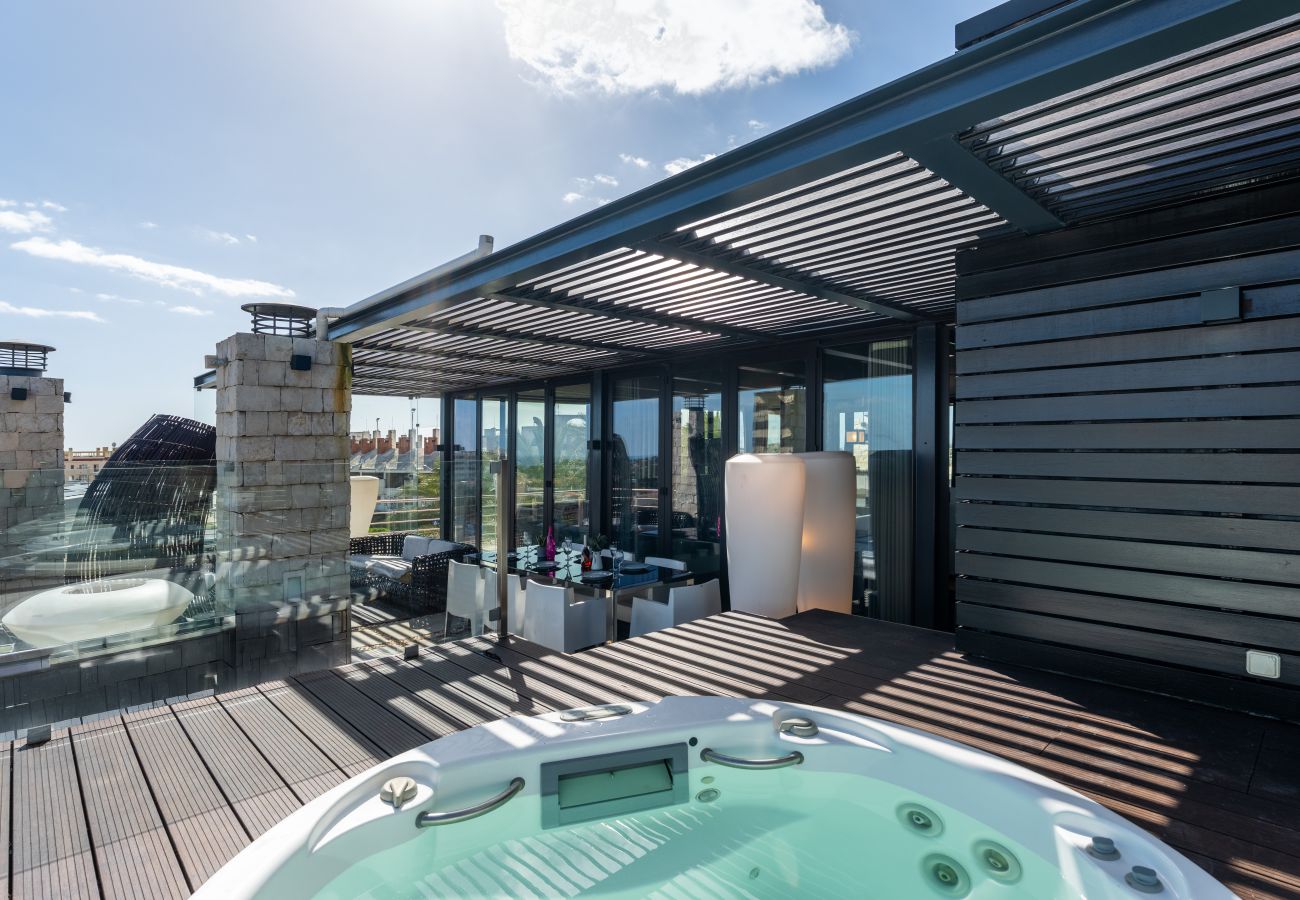 Apartamento em Albufeira - Penthouse Grand Noir | Jacuzzi Exterior | Perto da Oura