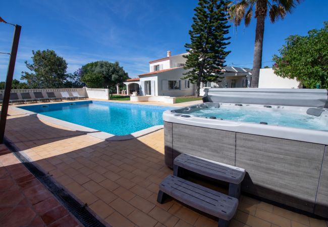 Villa em Carvoeiro - Villa Ursa | 6 quartos | Jacuzzi | Benagil