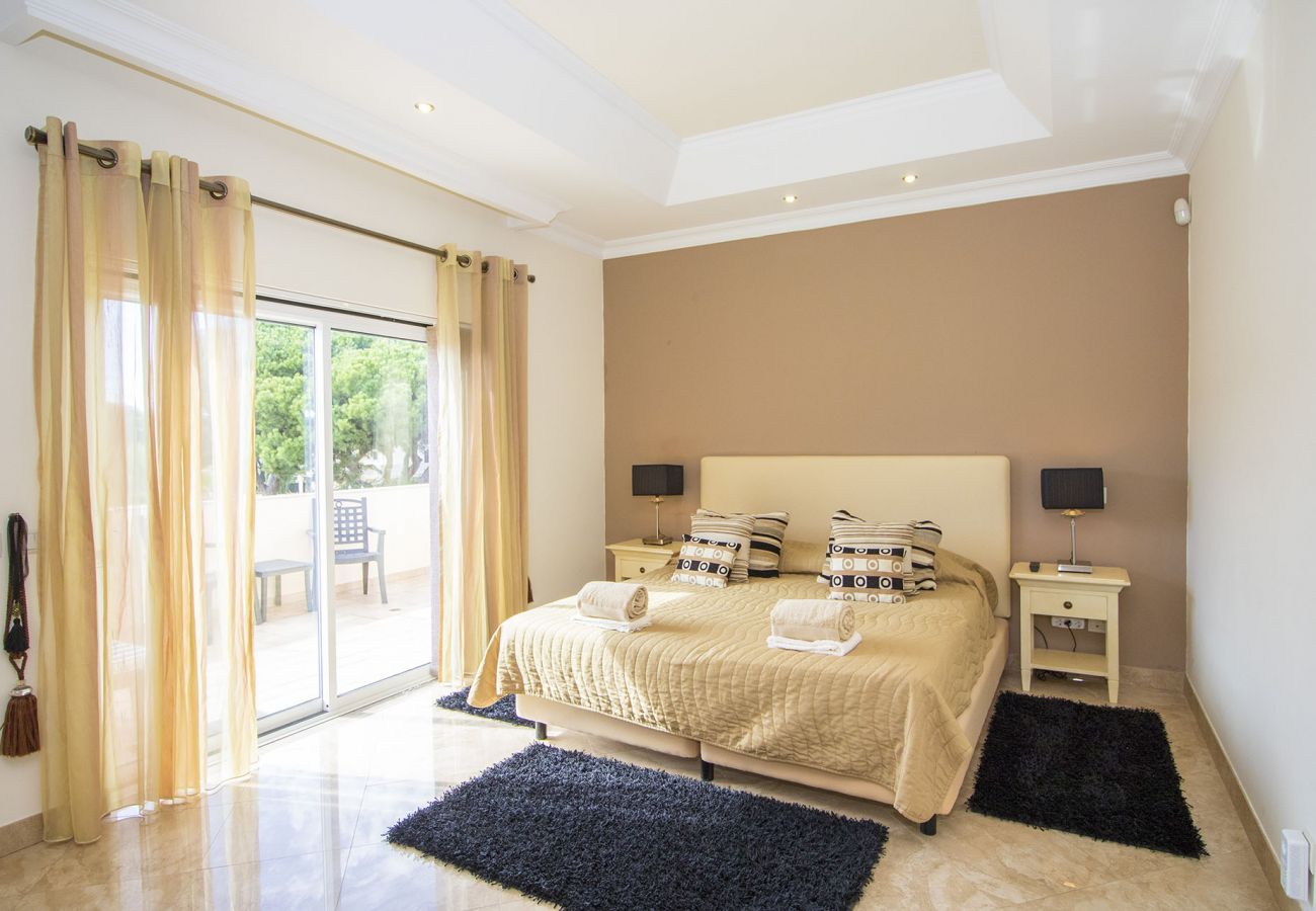 Villa in Vilamoura - Villa Hera | 6 Bedrooms | Outdoor Spa & More | ViIamoura