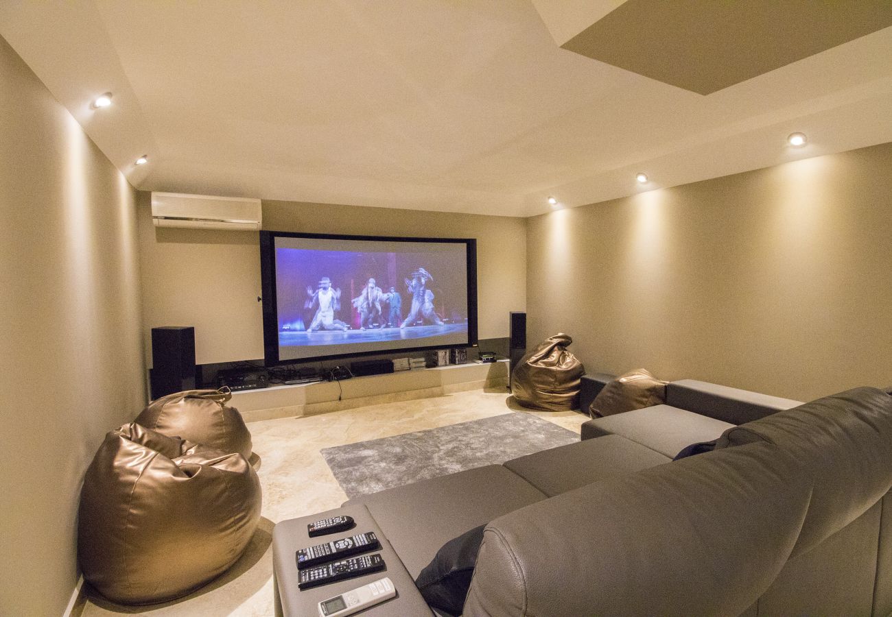 Villa in Vilamoura - Villa Hera | 6 Bedrooms | Outdoor Spa & More | ViIamoura