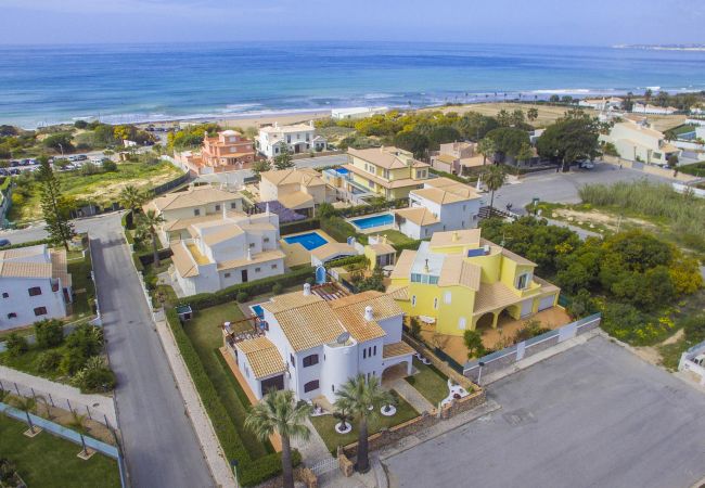 Villa in Galé - Villa Magali | 4 Bedrooms | Walking Distance to Beach | Galé Villa in Galé - Villa Magali | 4 Bedrooms | Walking Distance to Beach | Galé