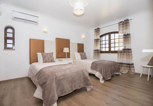 Villa in Galé - Villa Magali | 4 Bedrooms | Walking Distance to Beach | Galé Villa in Galé - Villa Magali | 4 Bedrooms | Walking Distance to Beach | Galé