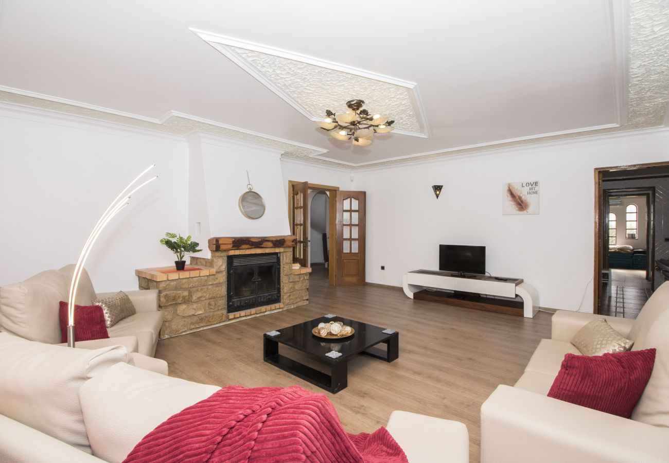 Villa in Galé - Villa Magali | 4 Bedrooms | Walking Distance to Beach | Galé