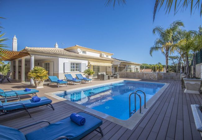 Villa/Dettached house in Albufeira - Villa Joy | 4 Bedrooms | Walking Distance to Beach | Olhos de Água