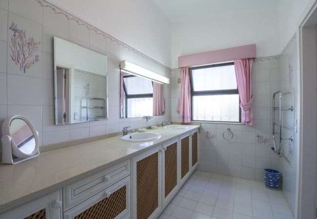 Villa in Vilamoura - Villa Joselina | 4 Bedrooms | Golf Views | Vilamoura Villa in Vilamoura - Villa Joselina | 4 Bedrooms | Golf Views | Vilamoura