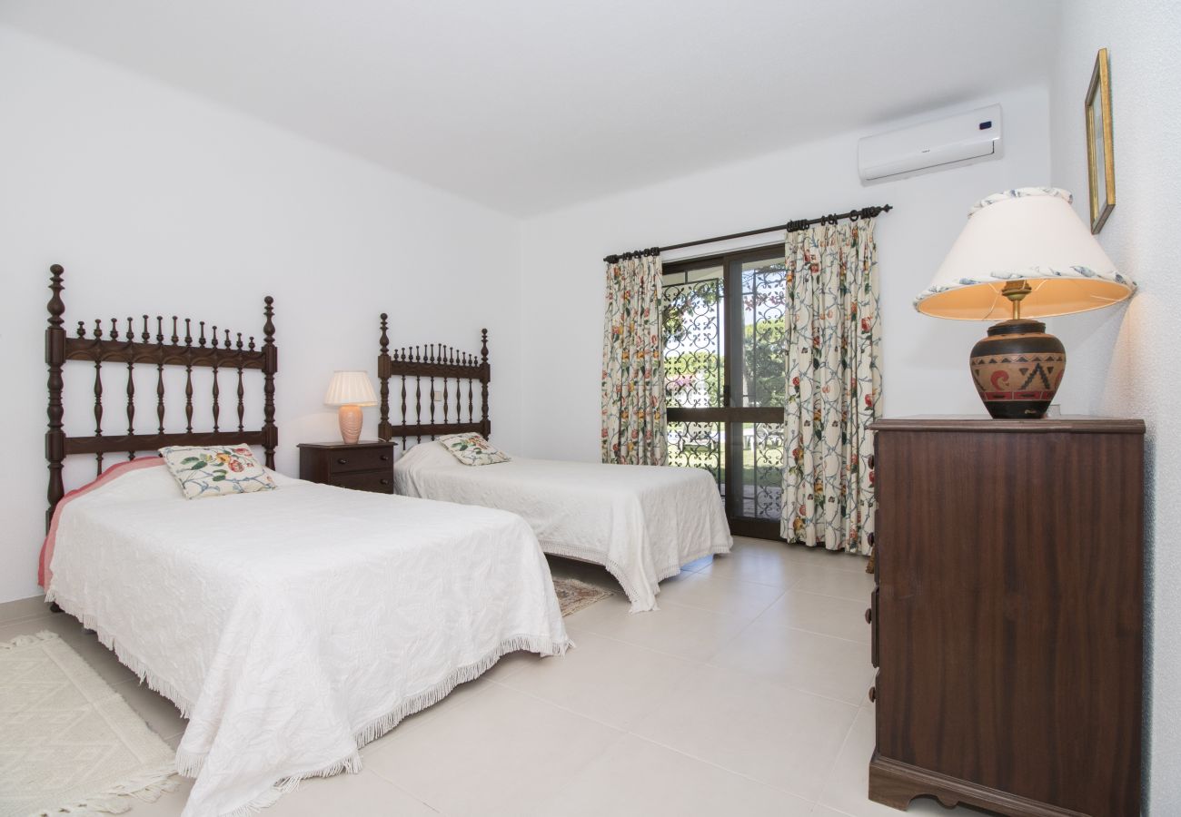 Villa in Vilamoura - Villa Joselina | 4 Bedrooms | Golf Views | Vilamoura