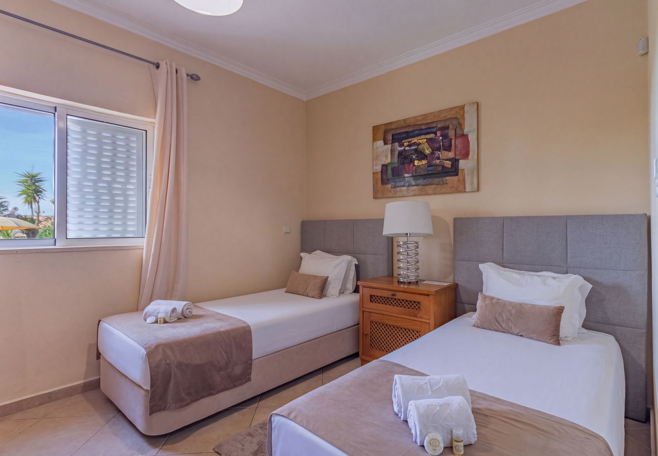 Villa in Vilamoura - Villa Anita | 5 Bedrooms | Private | Vilamoura