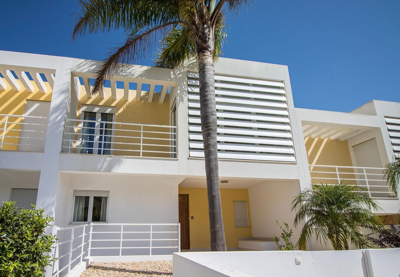Terraced House in Almancil - Casa Granada | 4 Bedrooms | Private Pool | Varandas do Lago
