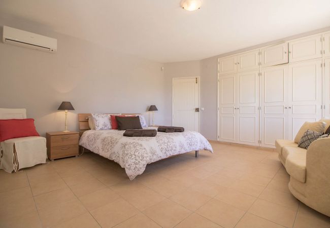 Villa in Almancil - Villa Caravela | 4 Bedrooms | Beautiful Garden | Almancil Villa in Almancil - Villa Caravela | 4 Bedrooms | Beautiful Garden | Almancil