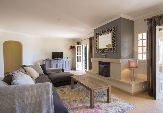 Villa in Almancil - Villa Caravela | 4 Bedrooms | Beautiful Garden | Almancil Villa in Almancil - Villa Caravela | 4 Bedrooms | Beautiful Garden | Almancil