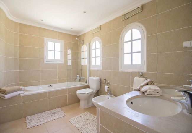 Villa in Almancil - Villa Caravela | 4 Bedrooms | Beautiful Garden | Almancil Villa in Almancil - Villa Caravela | 4 Bedrooms | Beautiful Garden | Almancil