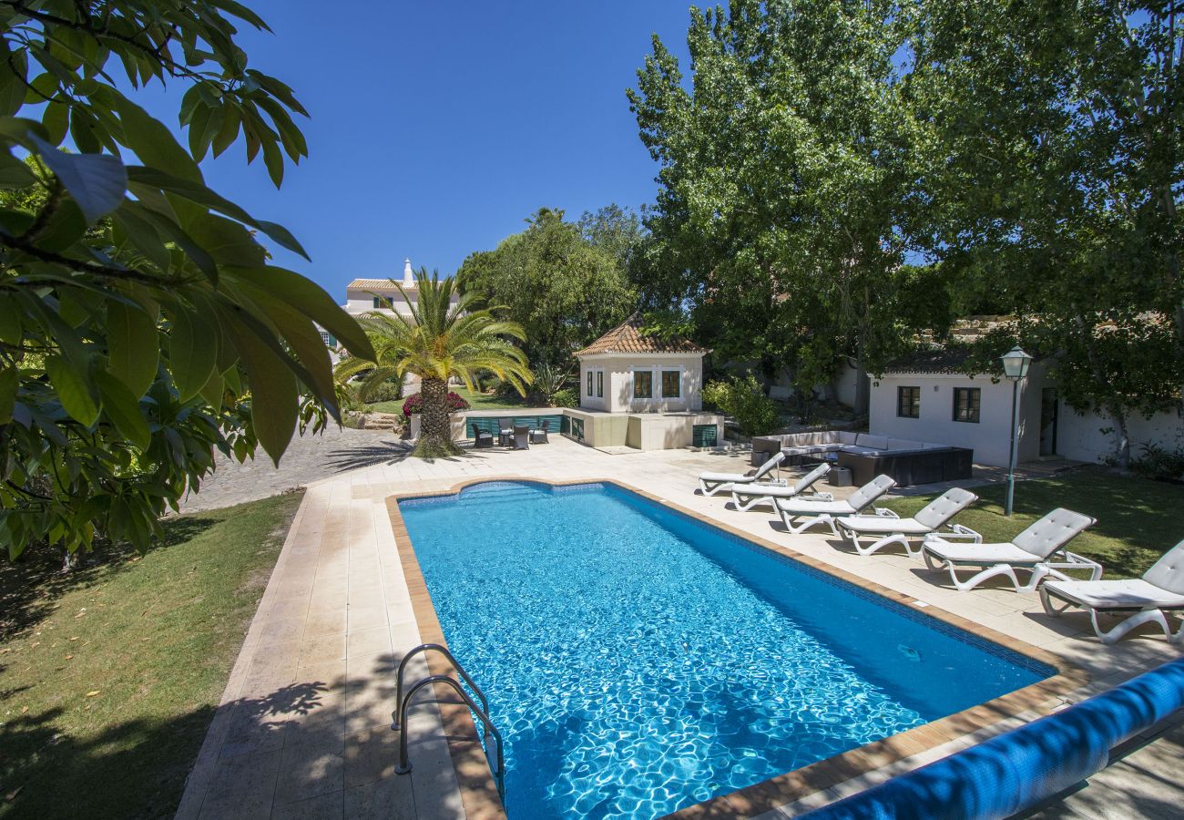 Villa in Almancil - Villa Caravela | 4 Bedrooms | Beautiful Garden | Almancil