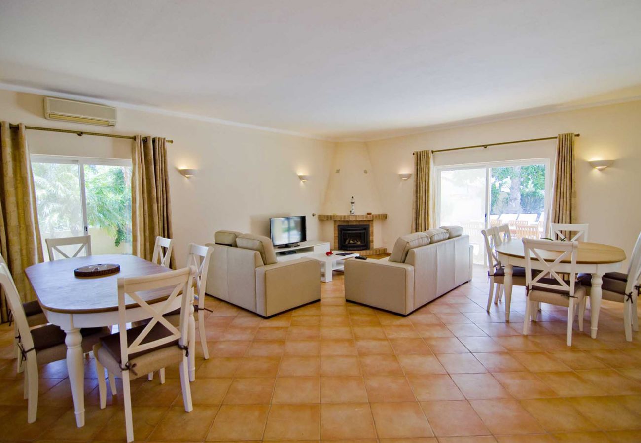 Villa in Almancil - Villa Jasmim | 4 Bedrooms | Sun Kissed | Almancil