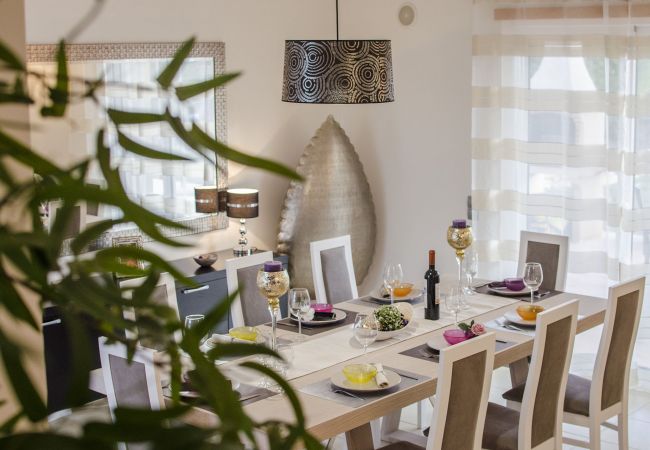 Villa in Almancil - Villa Mar | 5 Bedrooms | Great Pool & Spa | Quinta do Mar Villa in Almancil - Villa Mar | 5 Bedrooms | Great Pool & Spa | Quinta do Mar