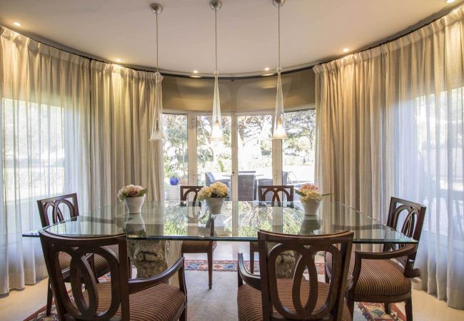 Villa in Vilamoura - Villa Rubi | 6 Bedrooms | Golf Views | Vilamoura Villa in Vilamoura - Villa Rubi | 6 Bedrooms | Golf Views | Vilamoura