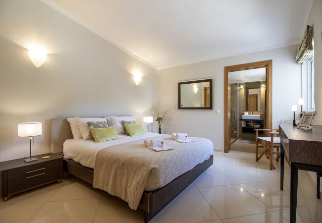 Villa in Loulé - Villa Vista | 4 Bedrooms | Beautiful Panoramic Views | Goldra Villa in Loulé - Villa Vista | 4 Bedrooms | Beautiful Panoramic Views | Goldra