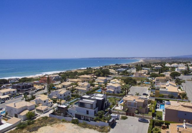 Villa in Galé - Villa Maresia | 4 Bedrooms | Easy Walking Distance to Beach | Galé Villa in Galé - Villa Maresia | 4 Bedrooms | Easy Walking Distance to Beach | Galé