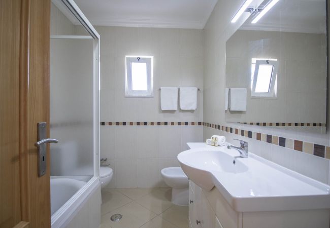 Villa in Galé - Villa Maresia | 4 Bedrooms | Easy Walking Distance to Beach | Galé Villa in Galé - Villa Maresia | 4 Bedrooms | Easy Walking Distance to Beach | Galé