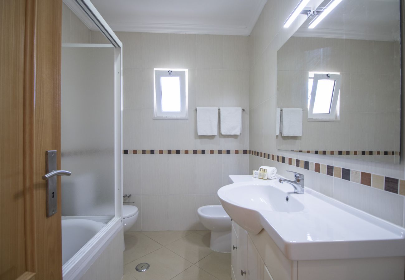 Villa in Galé - Villa Maresia | 4 Bedrooms | Easy Walking Distance to Beach | Galé