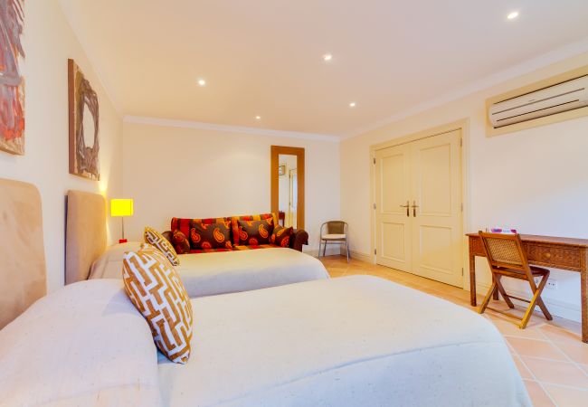 Villa in Quinta do Lago - Villa Hibiscus Villa in Quinta do Lago - Villa Hibiscus