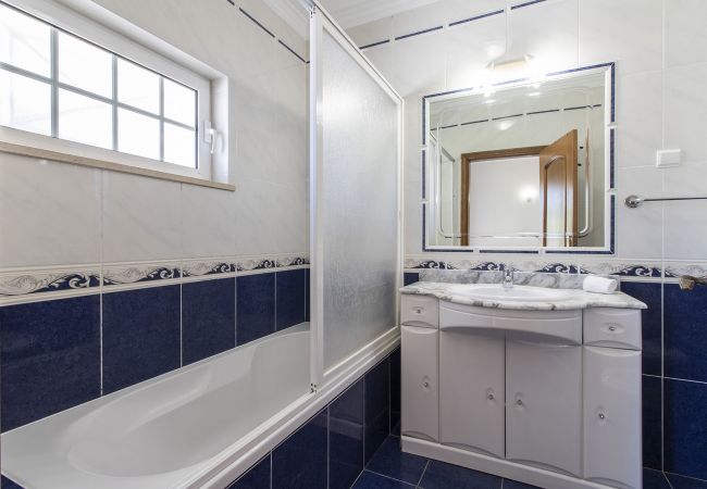 Villa in Albufeira - Villa Tulipa | 4 Bedrooms | Private Swimming Pool | Albufeira Villa in Albufeira - Villa Tulipa | 4 Bedrooms | Private Swimming Pool | Albufeira